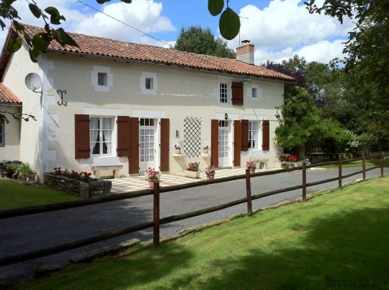 Detached Stone House With Swimming Pool