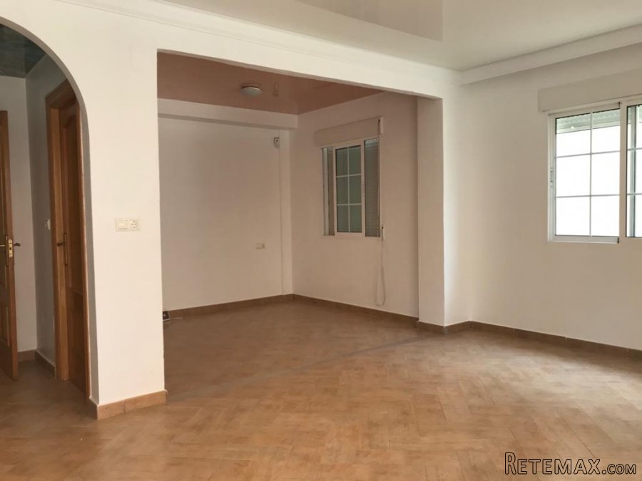 The house has 3 bedrooms and 1 bathroom.The property is.. - 3