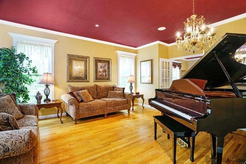 4 bedroom House For Sale: 2677 Deer.. - 2