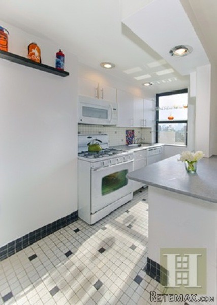 1 bedroom Apartment For Sale: 161 WEST.. - 2