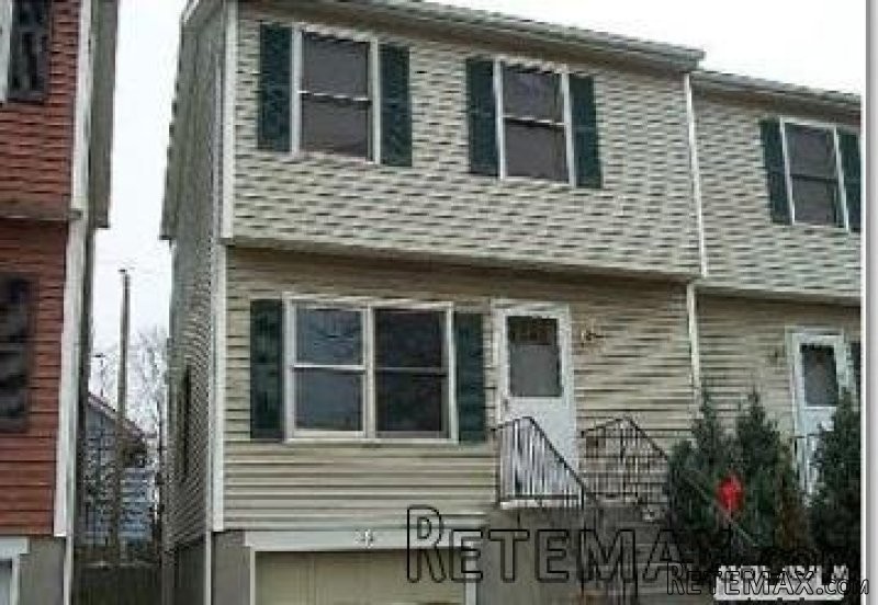 3 bedroom House For Sale: 52 Pine Long..