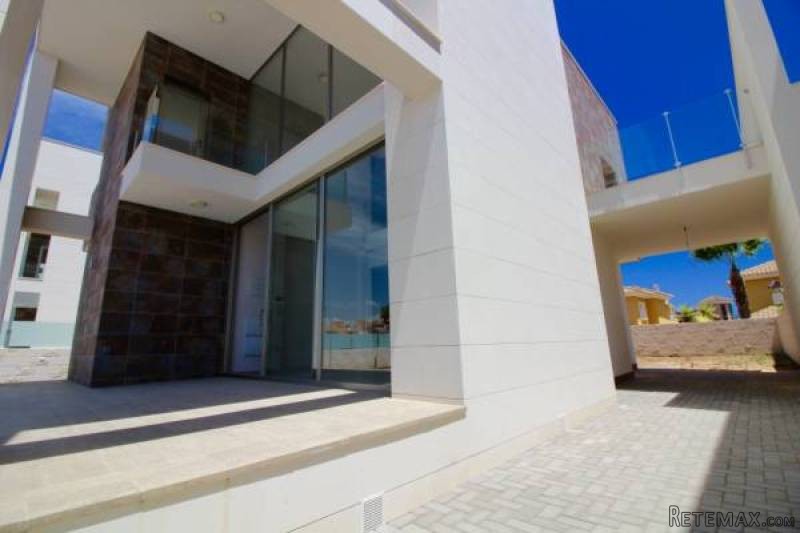 3 Bedroom 3 Bathroom Villa In La Zenia.. - 2