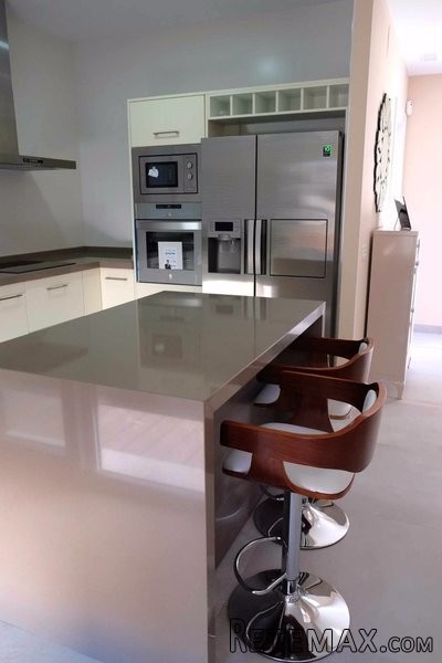 4 Bedrooms - Villa - Alicante - For Sale - 2