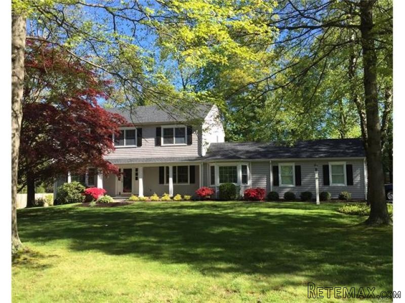 4 bedroom House For Sale: 27 SUMMIT..