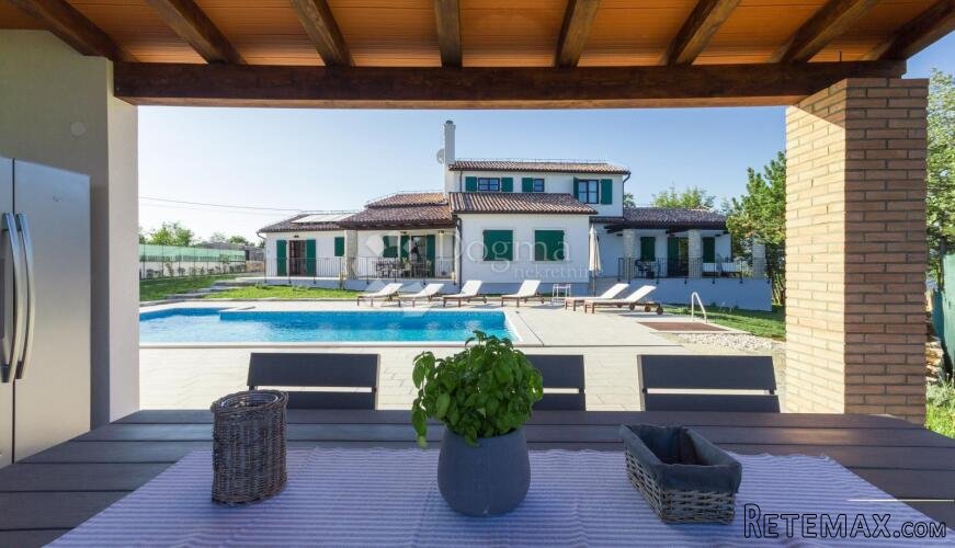 Elegantna vila u Istri – spoj tradicije, komfora i vrhunske - 3