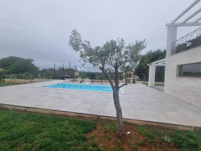 NOVOIZGRAĐENA VILA U OKOLICI BARBANA NA BREŽULJKU S OTVORENI - 4