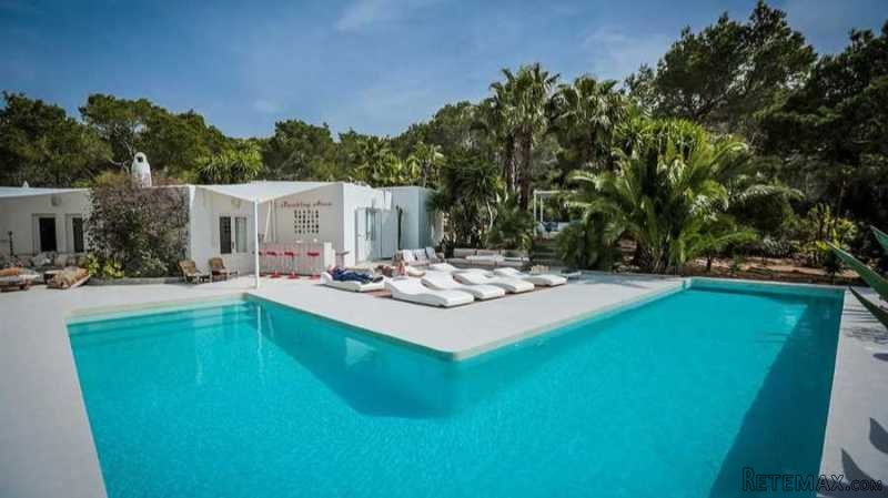 Modern-style villa with seaviews