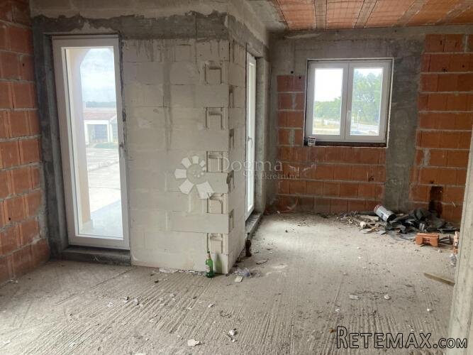 LOZOVAC – Prostor za najam – 240m², mogućnost prilagodbe pre - 3