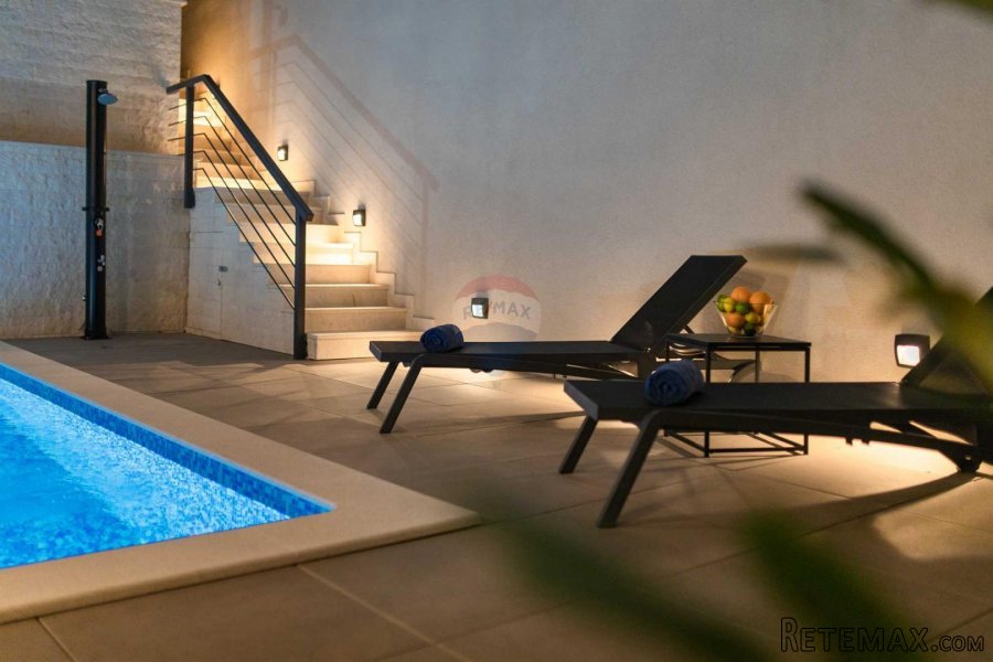 Otok Krk, Krk, 3S+DB, 136 m2, s bazenom i okućnicom - 5