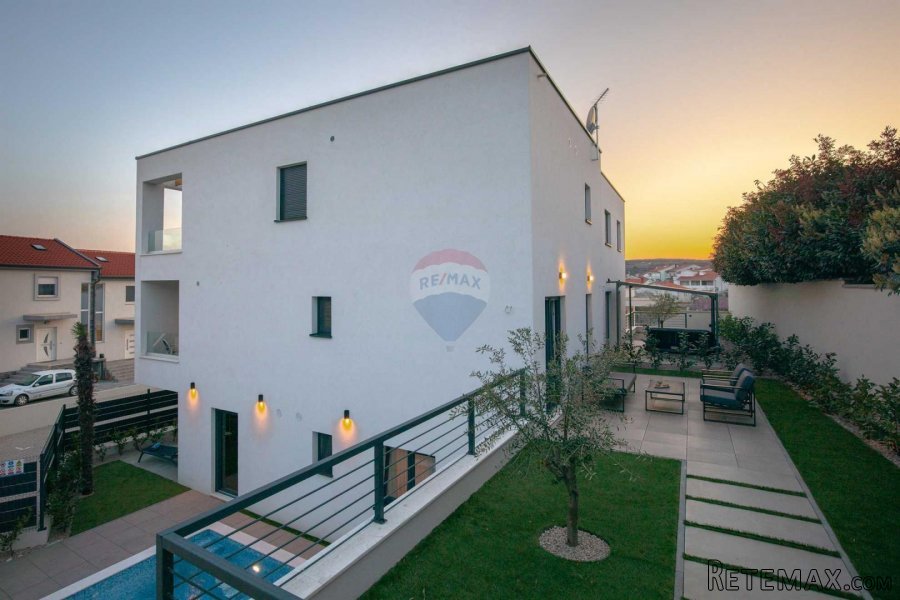 Otok Krk, Krk, 3S+DB, 136 m2, s bazenom i okućnicom - 6