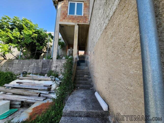 Viškovo, Marinići - kuća s 5 stanova, potencijal za Investit - 7