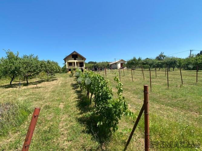 VIKEND KUĆA - GRAĐEVINSKO ZEMLJIŠTE 4680 m2