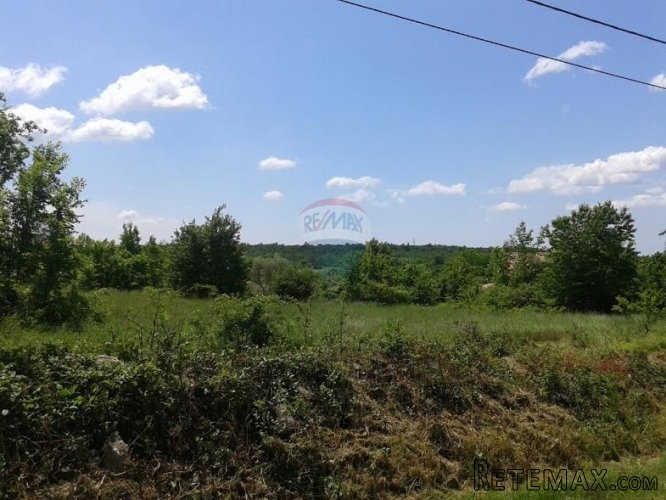 Građevinsko zemljište s puno poljoprivrednog zemljišta - 2