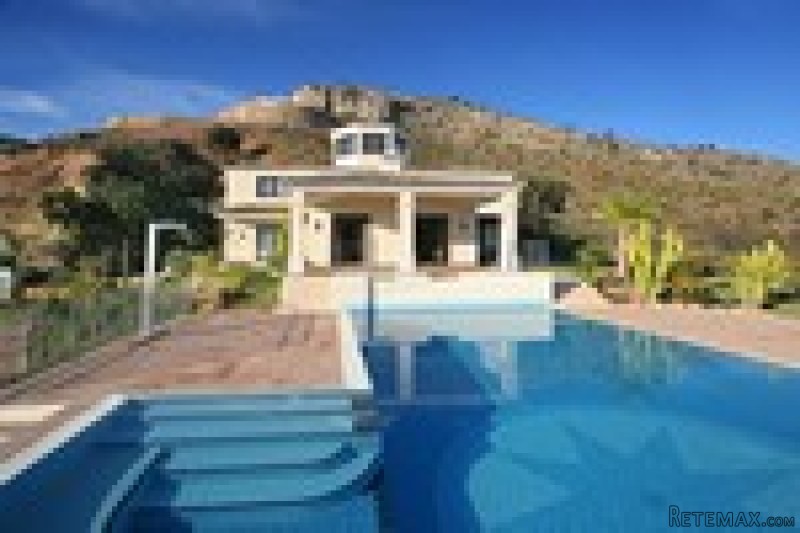 6 Bedrooms - Villa - Malaga - For Sale