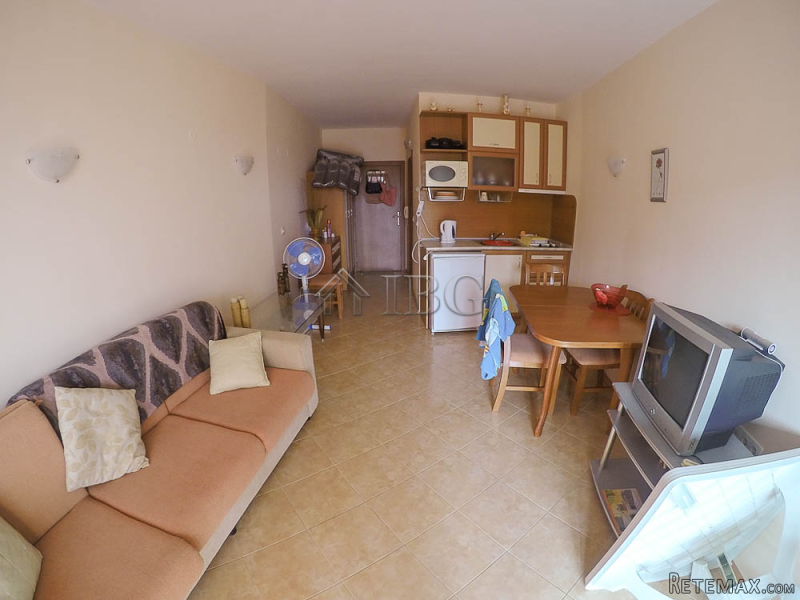 Large studio with pool view for sale.. - 2