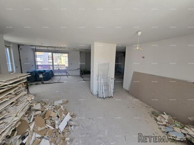 PULA – stan u centru s dvije garaže i velikom terasom - 2