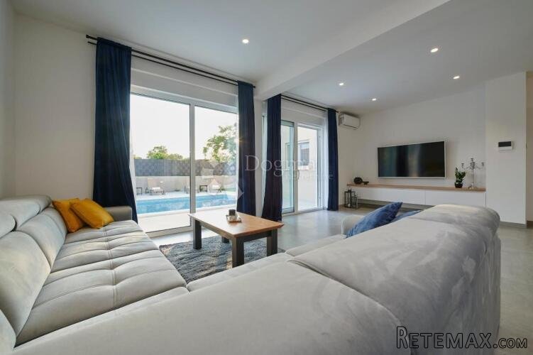 KAŠTEL NOVI- LUKSUZNA VILLA S BAZENOM - 3