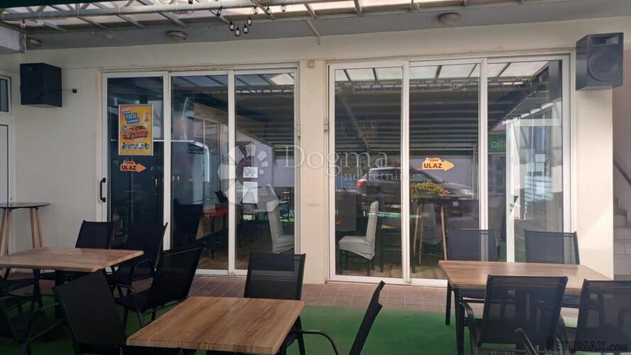 Nova Gradiška pizzeria i caffe bar u radu - 3