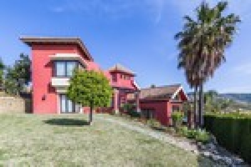 5 Bedrooms - Villa - Malaga - For Sale