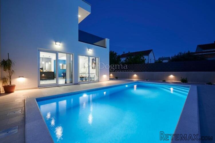 KAŠTEL NOVI- LUKSUZNA VILLA S BAZENOM - 4