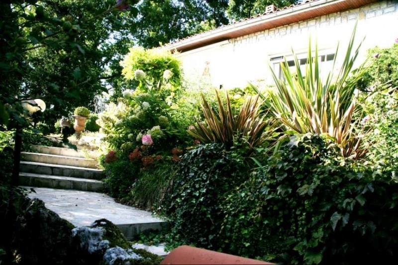 5 Bedrooms - Villa - For Sale