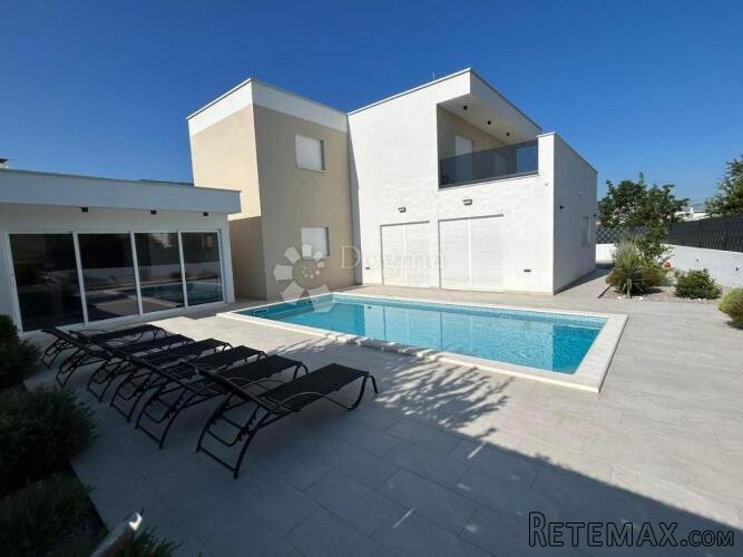 KAŠTEL NOVI- LUKSUZNA VILLA S BAZENOM - 5