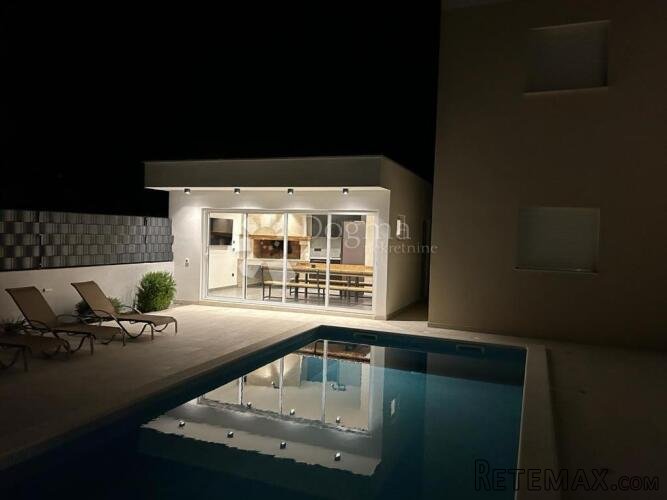KAŠTEL NOVI- LUKSUZNA VILLA S BAZENOM - 6