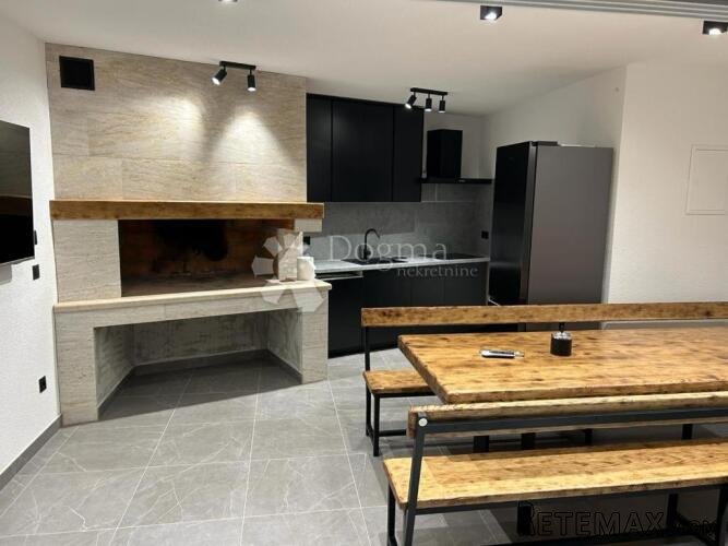 KAŠTEL NOVI- LUKSUZNA VILLA S BAZENOM - 7