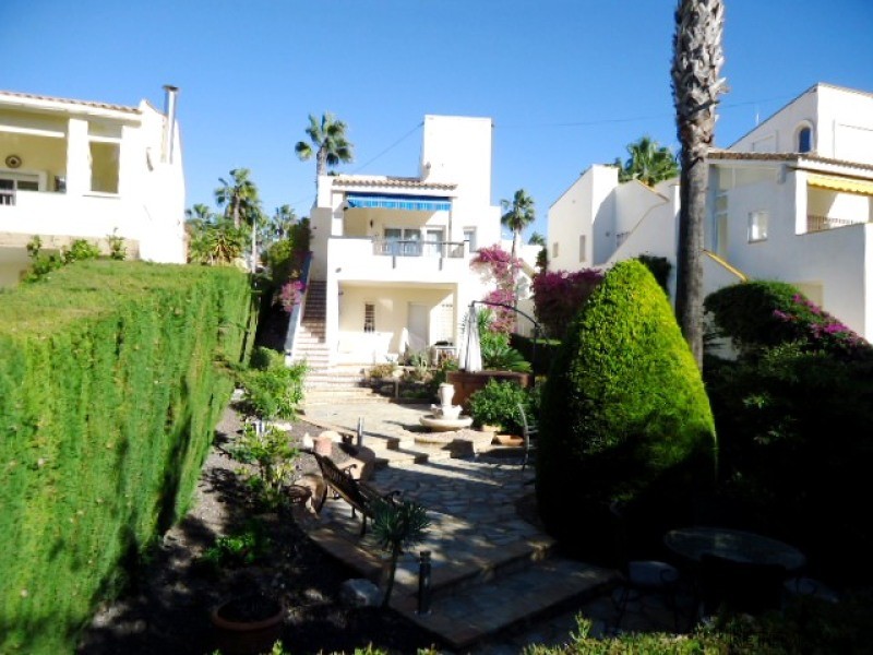 3 Bedrooms - Villa - Alicante - For Sale