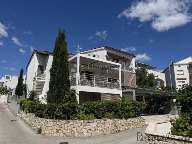 Elegantna samostojeća kuća uz more – Brodarica, Šibenik
