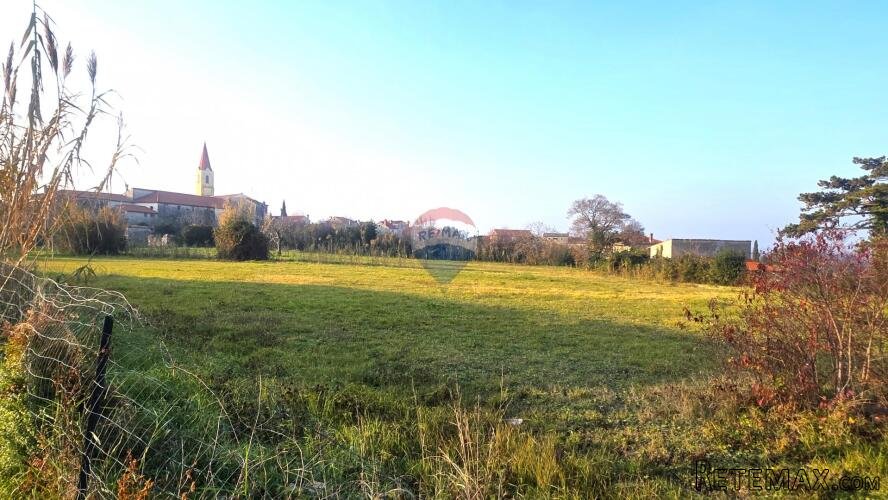 Istra,Brtonigla-Parcela pravilnog oblika u centru - 2