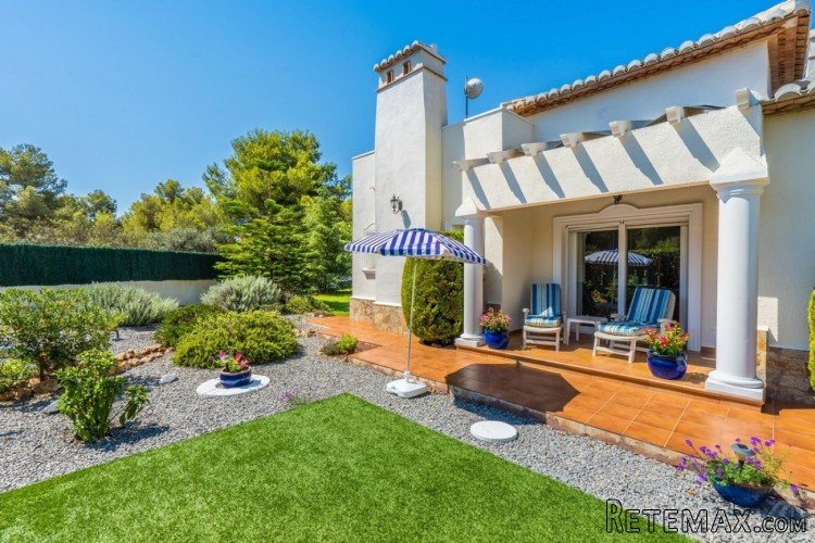 This immaculately maintained property is located within a.. - 2