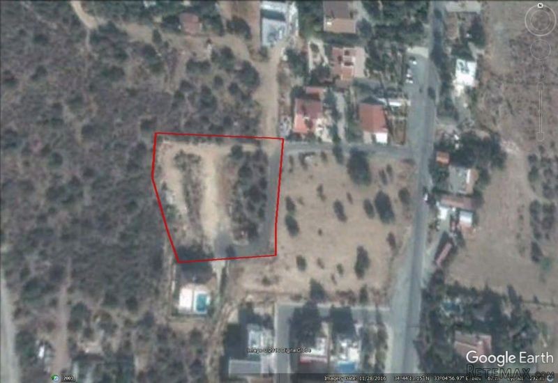 Large residential piece of land for..