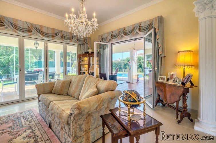 This immaculately maintained property is located within a.. - 8