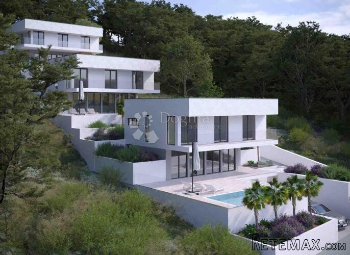 Građevinsko zemljište s projektom vile i bazenom – Novigrad