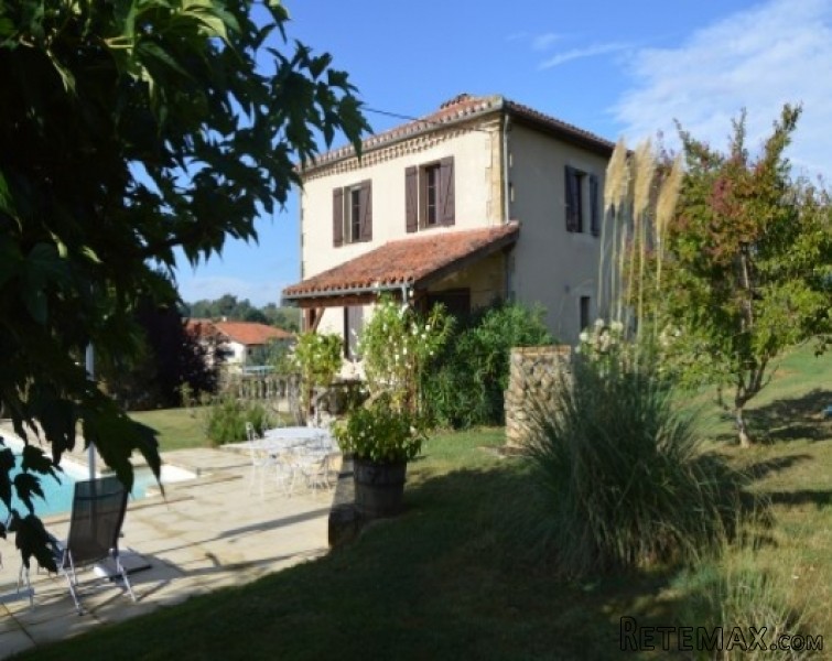 Pretty hamlet house with pool and large.. - 2