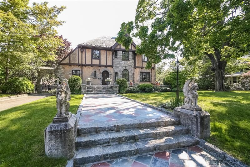 4 bedroom House For Sale: 126 Millard..