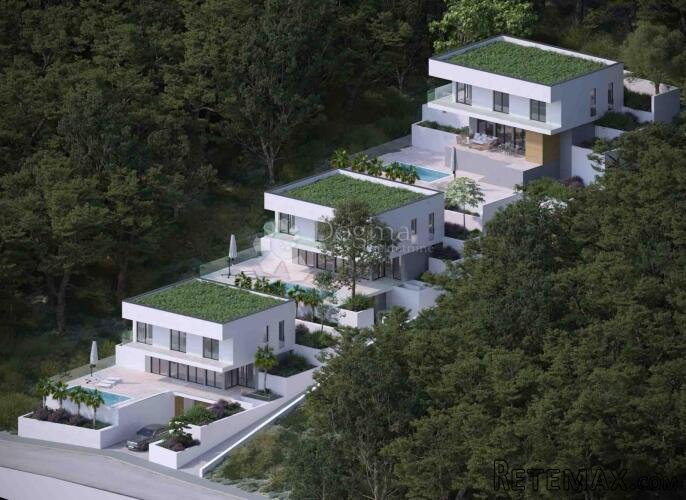 Građevinsko zemljište s projektom vile i bazenom – Novigrad