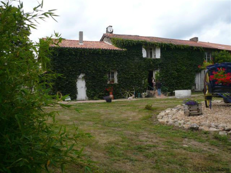 Perigord : 2-Bedroom-Farmhouse + House..