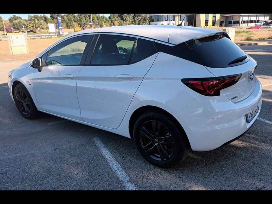 Opel Astra 1.6 EcoTec - 2