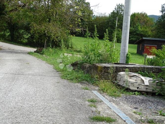 Žonti - građevinski teren uz infrastrukturu - 2