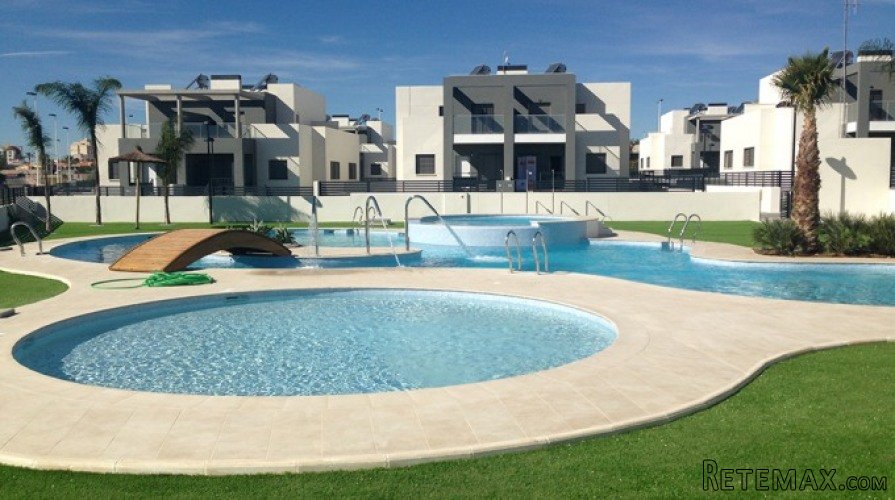 Nice quadstyle property with 3 bedrooms and 3 bathrooms... - 3