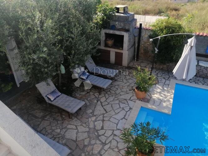 Njivice - predivna prizemna etaža sa bazenom - 3