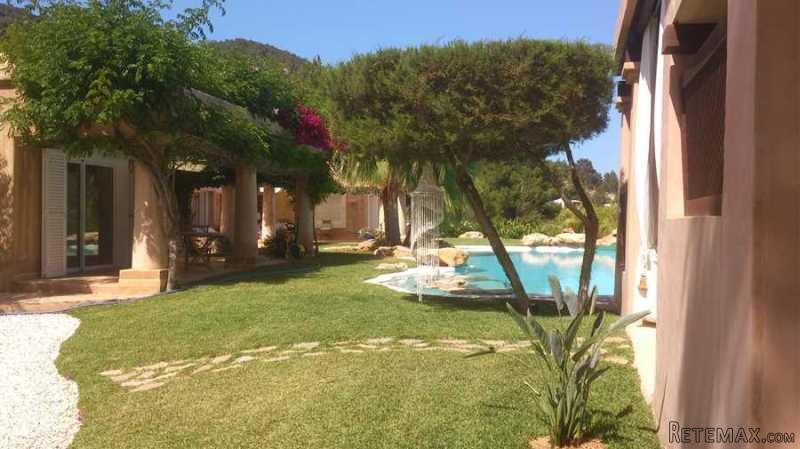 Beautiful property with sea view - 2