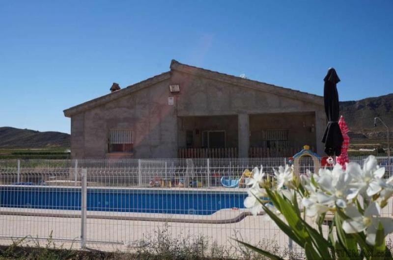 4 Bed, with pool house just needs..