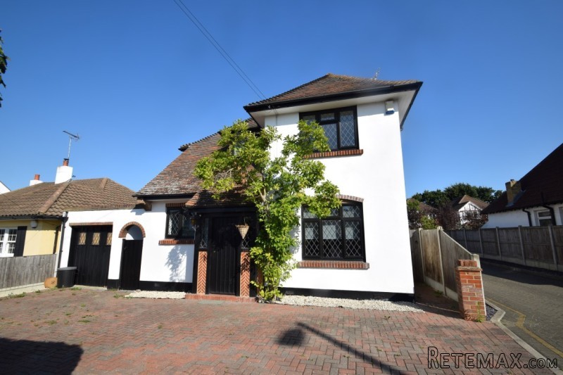 Elmsleigh Drive, Leigh On Sea, SS9 4JQ