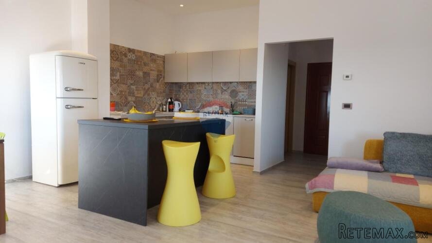 Rijeka, Srdoči, dvosobni stan 77 m2, balkon