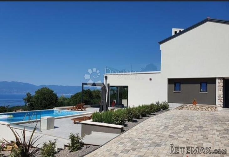 Atraktivna villa sa panoramskim pogledom na more