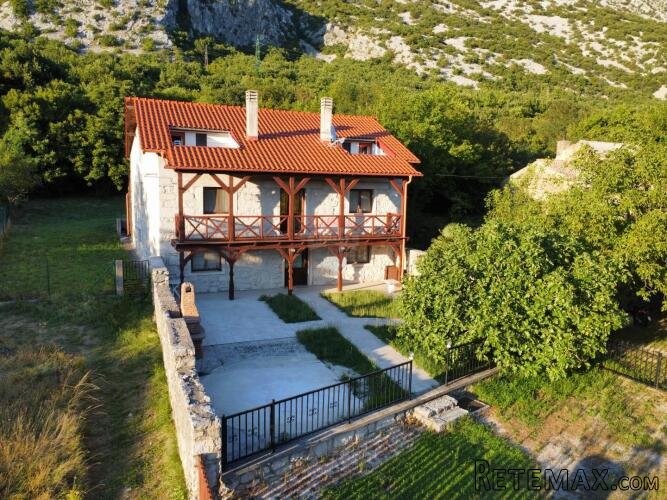 Crikvenica, Drivenik - kamena kuća sa prostranim dvorištem
