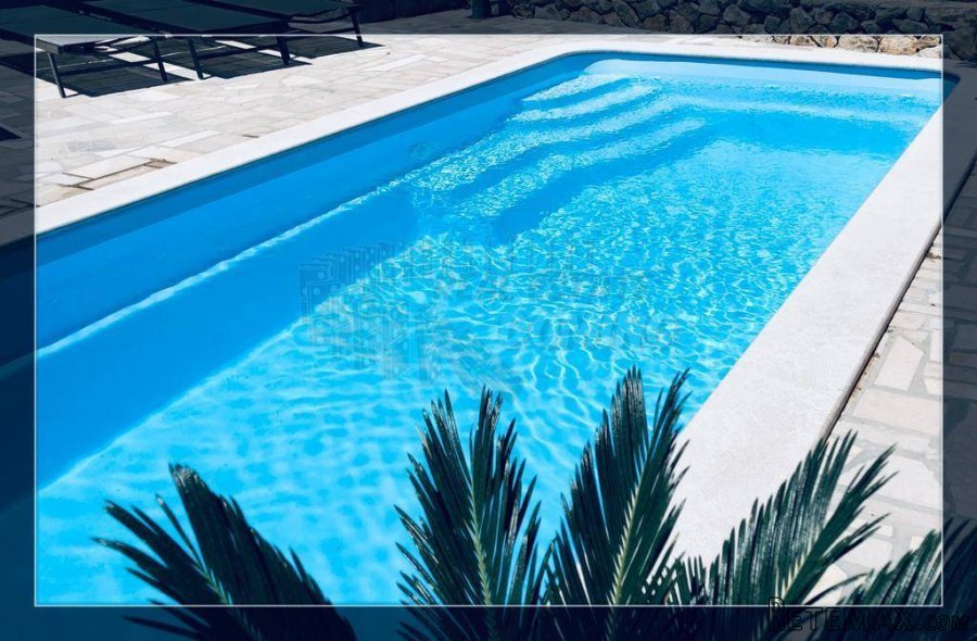 Lijepi apartman sa pogledom na more i bazenom!